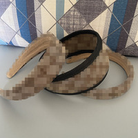 Vente en gros de bandeaux de créateur de luxe pour femmes européennes et américaines avec impression de LOGO de marque célèbre, bandeaux larges et plats en tissu rembourré avec éponge