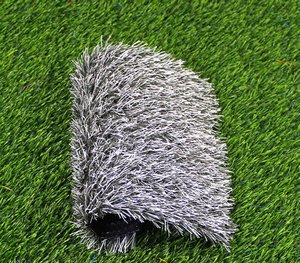 Césped Artificial Gris de Alta Calidad para Cercas, Venta al por Mayor de Fábrica, Altura de Pelo de 1.5 cm, Material de Polipropileno, Duradero y Fácil de Instalar - Product Image 2