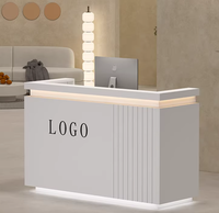 Comptoir de réception moderne noir avec façade en bois blanc brillant pour hôtels, salons, hôpitaux, supermarchés, gymnases et présentoirs