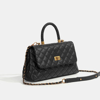 Sac fourre-tout matelassé à bandoulière avec chaîne et rabat, doublure en polyester, nouvelle collection printemps 2026 pour femme