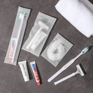 Kit d'articles de toilette jetables pour hôtel, le plus populaire, comprenant un kit de toilette miniature, un kit dentaire doux et des chaussons d'hôtel et de voyage - Product Image 1