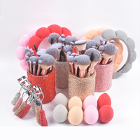 Ensemble de pinceaux de maquillage professionnels de luxe en poils synthétiques avec manche en bois rose diamanté, pinceau correcteur et pinceau à raser de haute qualité orné de strass