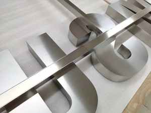 Appeso segno <span class=keywords><strong>led</strong></span> luce <span class=keywords><strong>led</strong></span> scatola luminosa SAMSUNG logo <span class=keywords><strong>led</strong></span> in acciaio inox luce <span class=keywords><strong>LED</strong></span> canale segnaletica per negozi mobil - Product Image 3