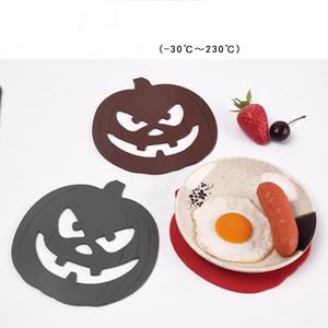 แผ่นรองแก้วกันลื่นรูปฟักทองซิลิโคนแบบกำหนดเองสำหรับงานปาร์ตี้ ทนความร้อน - Product Image 1