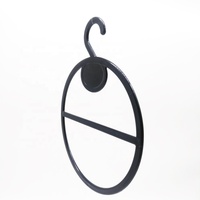 Vente en gros Porte-serviettes rond en plastique antidérapant Présentoir à vêtements Écharpe Cravate Ceinture Rack Cintre Hijab Écharpe Cintre