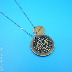 Pendentif en cuivre à thème, design double face, couleur bronze vintage, breloque de collier avec motif lettre en forme d'écusson - Product Image 2