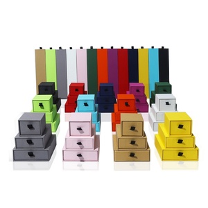 Boîte d'emballage de bijoux carrée moderne personnalisée en émail, prend en charge la vente en gros à l'unité pour bagues, colliers, pendentifs, boucles d'oreilles - Logo personnalisé - Product Image 1