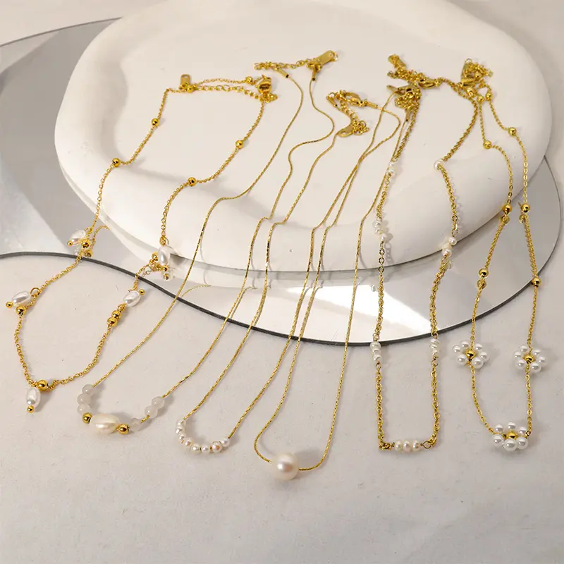 Colliers pour femmes élégants et polyvalents en acier inoxydable avec perles d'eau douce de style multiple