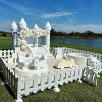 Moetry Maison gonflable à balles douces blanches pastel avec manège, équipement de jeu pour les locations de fêtes d'enfants