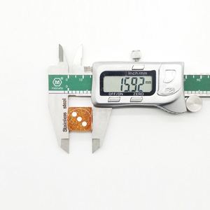 Dados Personalizados Promocionales de Plástico de 16 mm con Puntos Blancos D6 con Brillo Dorado de 6 Caras para Regalos y Juegos de Mesa - Product Image 4