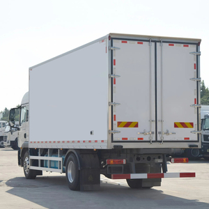 Camion frigorifique personnalisé Sinotruk 4x2 pour le <span class=keywords><strong>transport</strong></span> de viande, de poisson et de produits frais - Product Image 2