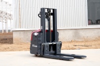 Apilador de Palets Semieléctrico 1.6t 1600kg 2.5m Manual Compacto con Batería de Plomo-Ácido Certificado CE Modelo Solreign CDD Hidráulico