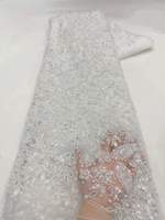 Tissu en dentelle brodée florale colorée avec des paillettes perlées, tissu de vêtement élégant et luxueux