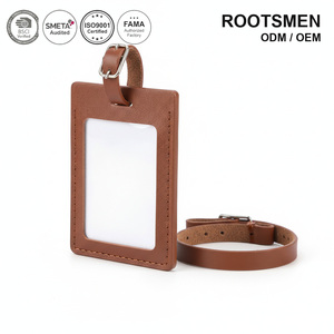 Étiquette de bagage en cuir PU gaufré ISO BSCI, personnalisable avec fenêtre pour carte nominative, accessoire de voyage personnalisé 6,5x11,5cm - Product Image 1