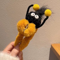 Pince à cheveux en peluche amusante et mignonne pour femmes, nouvelle arrivée, grande pince requin, pince à cheveux créative et amusante en forme de poupée moche pour l'arrière de la tête