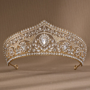 Diadème de mariée en cristal géométrique de style européen, ajouré, entièrement orné de strass, design goutte d'eau, pour coiffures de mariage - Product Image 1
