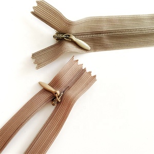 24-inch Chất lượng cao sbs3 # tự khóa nylon dây Kéo nhiều màu ren vô hình ren đóng cửa nhà máy nhựa hàng may mặc quần áo - Product Image 5