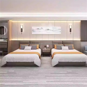 ชุดเฟอร์นิเจอร์ห้องนอนโรงแรม 3 ดาว ราคาประหยัด โครงเตียงไม้จริงพร้อมหัวเตียงหุ้มเบาะ โต๊ะข้างเตียง ตู้วางทีวี และตู้เสื้อผ้า - Product Image 1