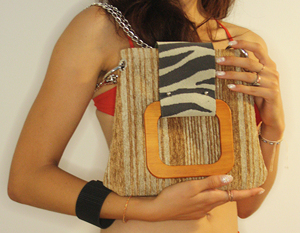 Borsa a tracolla con stampa animalier personalizzabile In finta pelle stile Rock da donna a tracolla con catena In oro - Product Image 4
