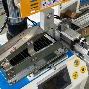Presse à chaleur pneumatique 618 Q automatique avec curseur de positionnement pour emballages plastiques - Product Image 1