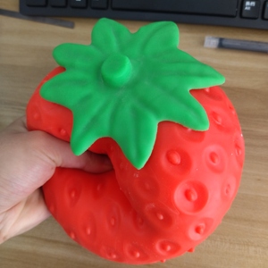 Juguete Sensorial Squishy de Piña Gigante al por Mayor, Juguete Sensorial Squishy con Forma de Fruta para Aliviar el Estrés, Piña y Fresa - Product Image 6