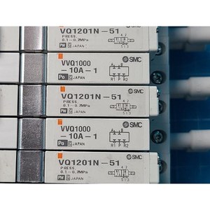 Ensemble de distributeur de solénoïdes SMC VVQ1000-10A-1 + VQ1201N-51 d'occasion pour équipement semi-conducteur Legacy - Product Image 2