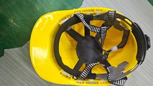 قبعة صلبة قابلة للتعديل من البولي إيثيلين عالي الكثافة في موقع البناء مع مشبك قبعة لحماية العمال - Product Image 6