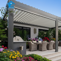 Pergola autoportante Sweet Home en aluminium thermolaqué avec toit rétractable motorisé et persiennes latérales pour jardinage extérieur