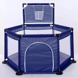Parc pour bébé avec panier de <span class=keywords><strong>basket</strong></span> et ventouses, parc de jeu stable antidérapant, tube en acier épaissi et tissu Oxford pour une utilisation en intérieur - Product Image 2