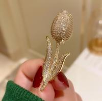 Bros Tulip Elegan Kristal Pave Bunga Berlapis Emas Pin Berhias Berlian Imitasi untuk Mantel Musim Semi, Syal, Perhiasan Grosir Bros untuk Wanita