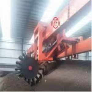 Fertilizante Fermentation Pool with the Wheel Turner Running Producción <span class=keywords><strong>de</strong></span> fertilizantes orgánicos Línea <span class=keywords><strong>de</strong></span> producción <span class=keywords><strong>de</strong></span> fertilizantes granulares - Product Image 2