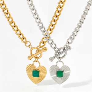 Pendentif en Pierre d'Émeraude Naturelle en Forme de Cœur, Chaîne Cubaine Plaquée Or en Acier Inoxydable avec Fermoir OT, Collier en Pierre Précieuse pour Femmes - Product Image 1