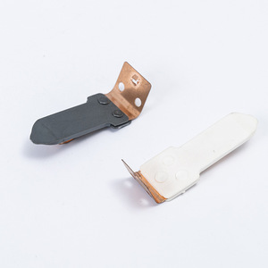 Plaques de cuivre à ressorts de contact électriques standard, pièces métalliques estampées et pliées sur mesure pour matériel de multiprises - Product Image 1