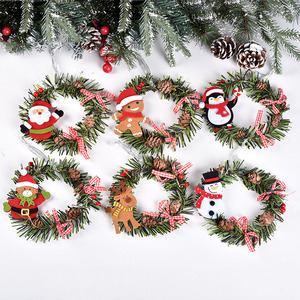 Adornos navideños Guirnalda de Navidad Colgante Santa Claus Elk Colgante redondo de PVC Árbol de Navidad Colgante de cono de pino - Product Image 1