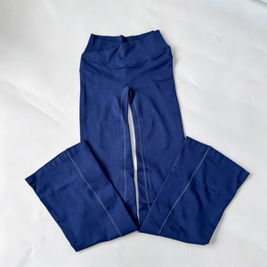Pantalones acampanados sin costuras de color liso personalizados para mujer, de secado rápido, transpirables, de pierna ancha, con efecto realce de glúteos, cintura alta, <span class=keywords><strong>leggings</strong></span> de yoga acampanados. - Product Image 4