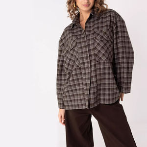 Camicia da <span class=keywords><strong>Donna</strong></span> Personalizzata OEM a Quadri <span class=keywords><strong>Marrone</strong></span> Scuro, Ampia, Maniche Lunghe, con Bottoni e Tasche sul Petto per un Look Streetwear Senza Sforzo - Product Image 1