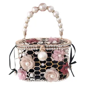 Pochette de soirée ajourée en forme de panier pour femme, sac à main ajouré en métal, sac de fête Mini fleurs, sac à main avec poignée supérieure en perles