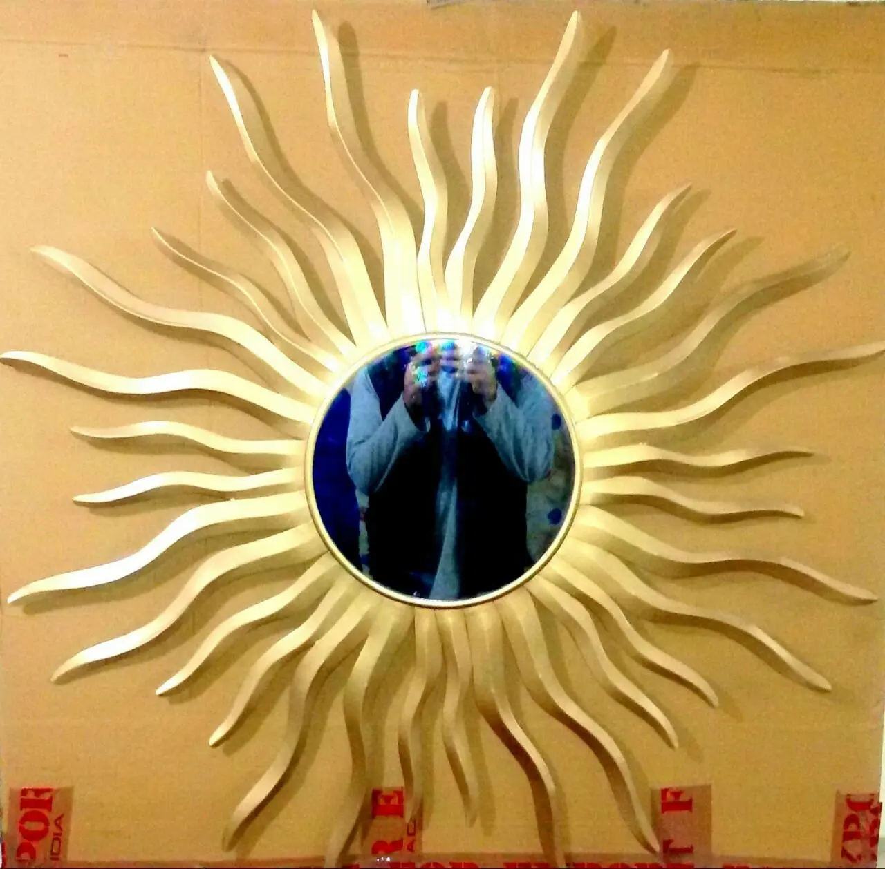 Get World Class Round Wall Mirror Glass Sun Burst Espejo de pared de metal para la decoración del hogar y la Oficina