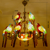 Lustres suspendus en vitrail, Lampes suspendues pour hall d'hôtel motif perroquets, Luminaires de plafond en forme de perroquets pour villa, style cathénarée rose