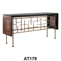 Console en rotin et bois de noyer du milieu du siècle, cadre en laiton forgé à la main, réception de luxe