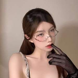 Gafas sin montura de moda para influencers, decorativas, de medio marco, de plástico y metal, para rostros pequeños, accesorios para transmisiones en vivo para mujeres adultas - Product Image 1