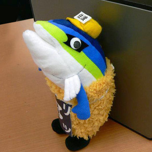 Uyeah – Jouets en peluche personnalisés OEM, requin de dessin animé, animaux marins en peluche, jouet requin en peluche doux avec <span class=keywords><strong>chaussures</strong></span> et chapeau, adorables jouets de poisson personnalisés - Product Image 4