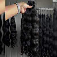 Paquete de cabello ondulado virgen alineado con cutícula completa 100%, cabello humano sin procesar cabello virgen de Malasia, vendedores de cabello Virgen al por mayor