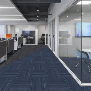 Azulejos de alfombra de oficina Azulejos de piso comerciales Diseño moderno Lavable Envío rápido Stock