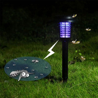 Lumière solaire d'extérieur 2LED Ip44 Lampe anti-insectes étanche UV Blanc froid Piège à mouches anti-moustiques Lumière pour patio, jardin, cour
