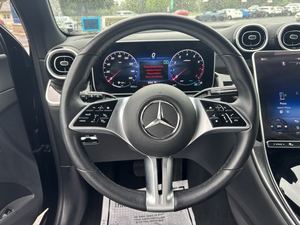 <span class=keywords><strong>Mercedes</strong></span>-Benz <span class=keywords><strong>GLC</strong></span> 300 4MATIC AWD 2024 d'occasion, couleur foncée, sièges en cuir, démarrage à distance, Bluetooth, régulateur de vitesse adaptatif, écran tactile, boîte automatique, toit ouvrant R17 - Product Image 2
