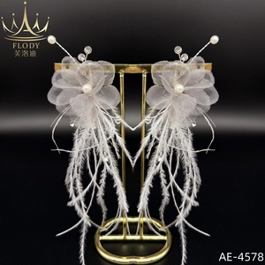 Pendientes de Pluma para Novia FLODY AE-4578, Plateados, con Imitación de Perlas, Estilo Coreano, Flores de Velo Hechas a Mano, Color Marfil - Product Image 2