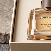 Boîte cadeau parfumée blanche personnalisée et boîte magnétique pour présentation de parfum avec boîte en papier pour présentation de parfum et boîte d'emballage de parfum