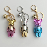 Vente en gros de l'ours violent du fabricant poupée Kawaii sombre dessin animé en caoutchouc souple PVC dessin animé poupée porte-clés