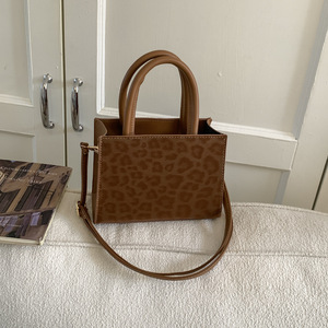 Borsa a Tracolla in PU Opaco con Stampa Leopardata, Nuova Borsa Chic Quadrata Media da Donna 2026, Borsa a Mano di Alta Gamma - Stile Urbano - Product Image 3
